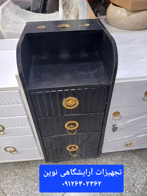 ترولی چوبی دررنگ بندی سفید ومشکی دارای جاسشواری