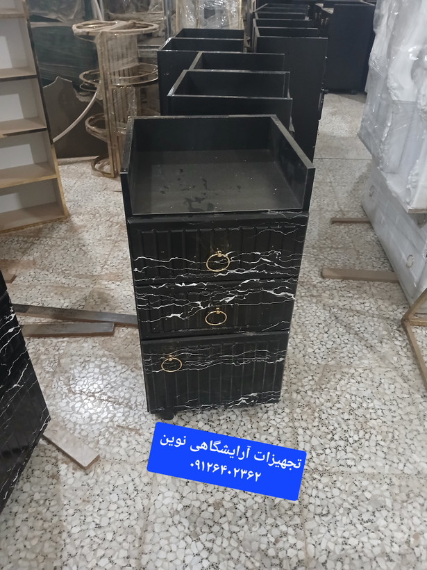 ترولی چوبی دررنگ بندی سفید ومشکی دارای جاسشواری