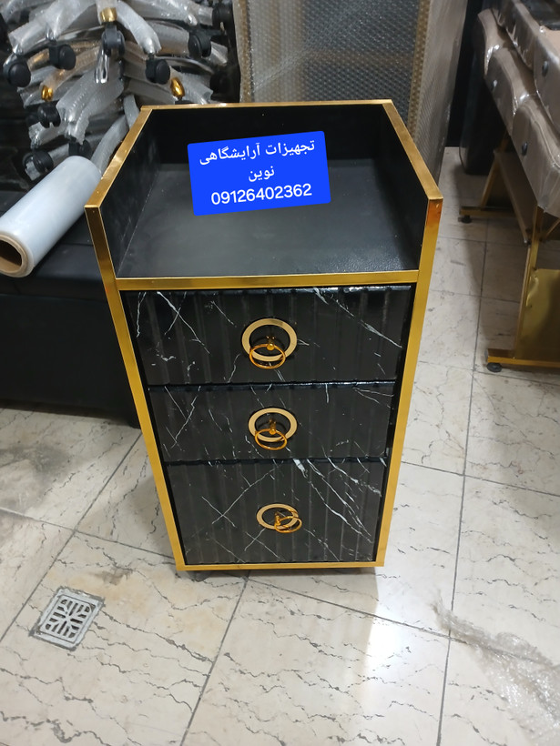 ترولی آرایشگاهی چوبی نوارطلایی دردومدل سفیدومشکی