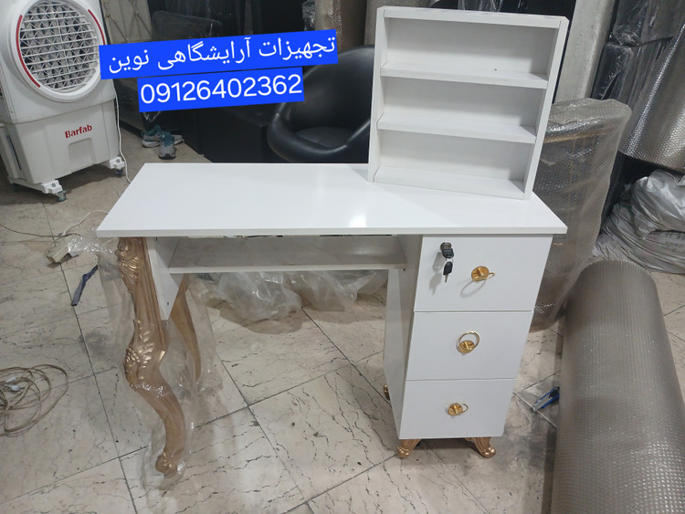 میز ناخن چوبی همراه استند لاک سفید