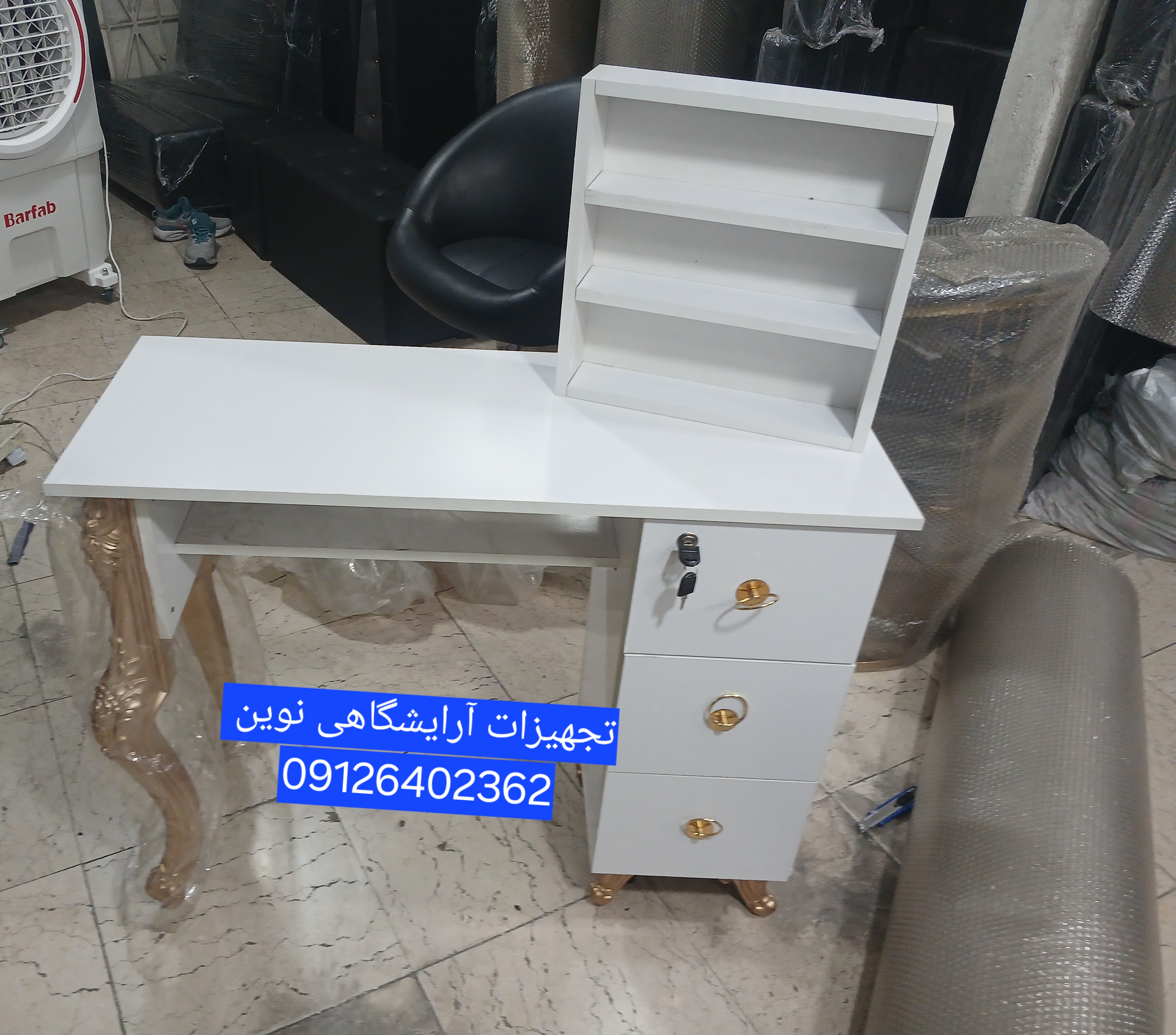 میز ناخن چوبی همراه استند لاک سفید