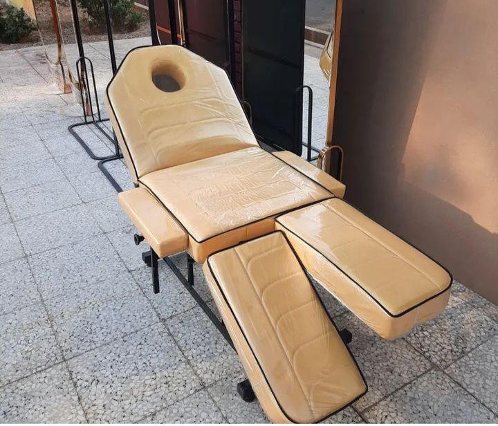 تخت چهارتیکه ماساژ دررنگ بندی متنوع قابلت تنطیم دسته ها وجاپایی به صورت مجزا تنظیم میشود پشتی متحرک جابالشتی کشو پلاستیک دارد