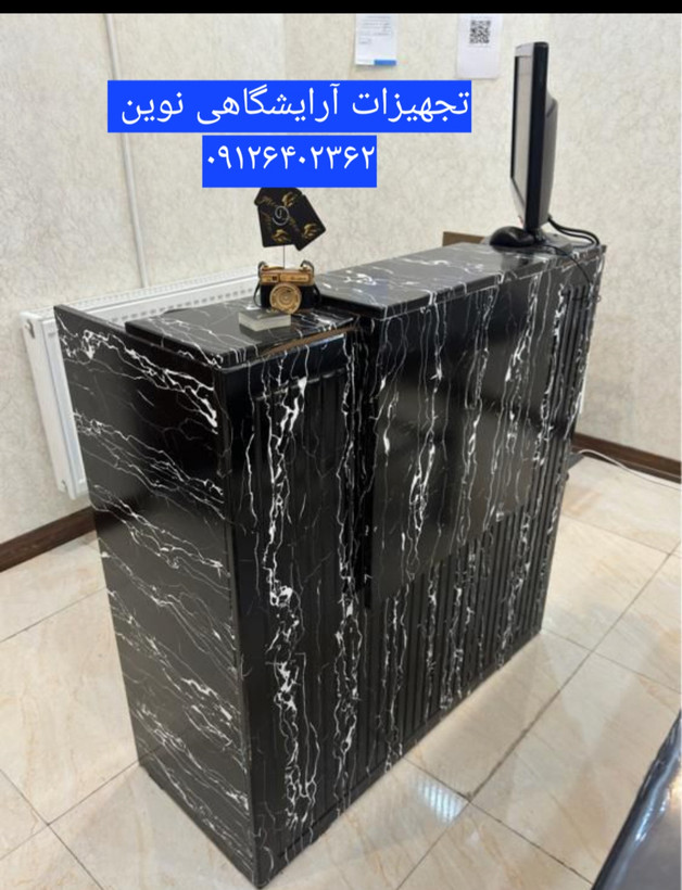 میز کانتر منشی فلاپ خور دررنگ بندی سفید ومشکی ۴۰در یک مترارتفاع یک متر ودارای دوکشو میباشد