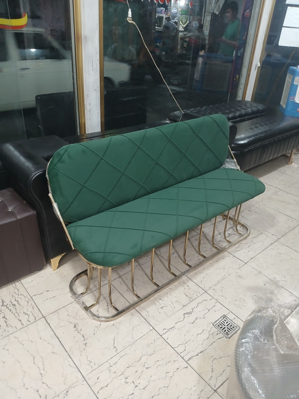 نیمکت انتظار پشدار فلزی دررنگ بندی متنوع پارچه وچرم