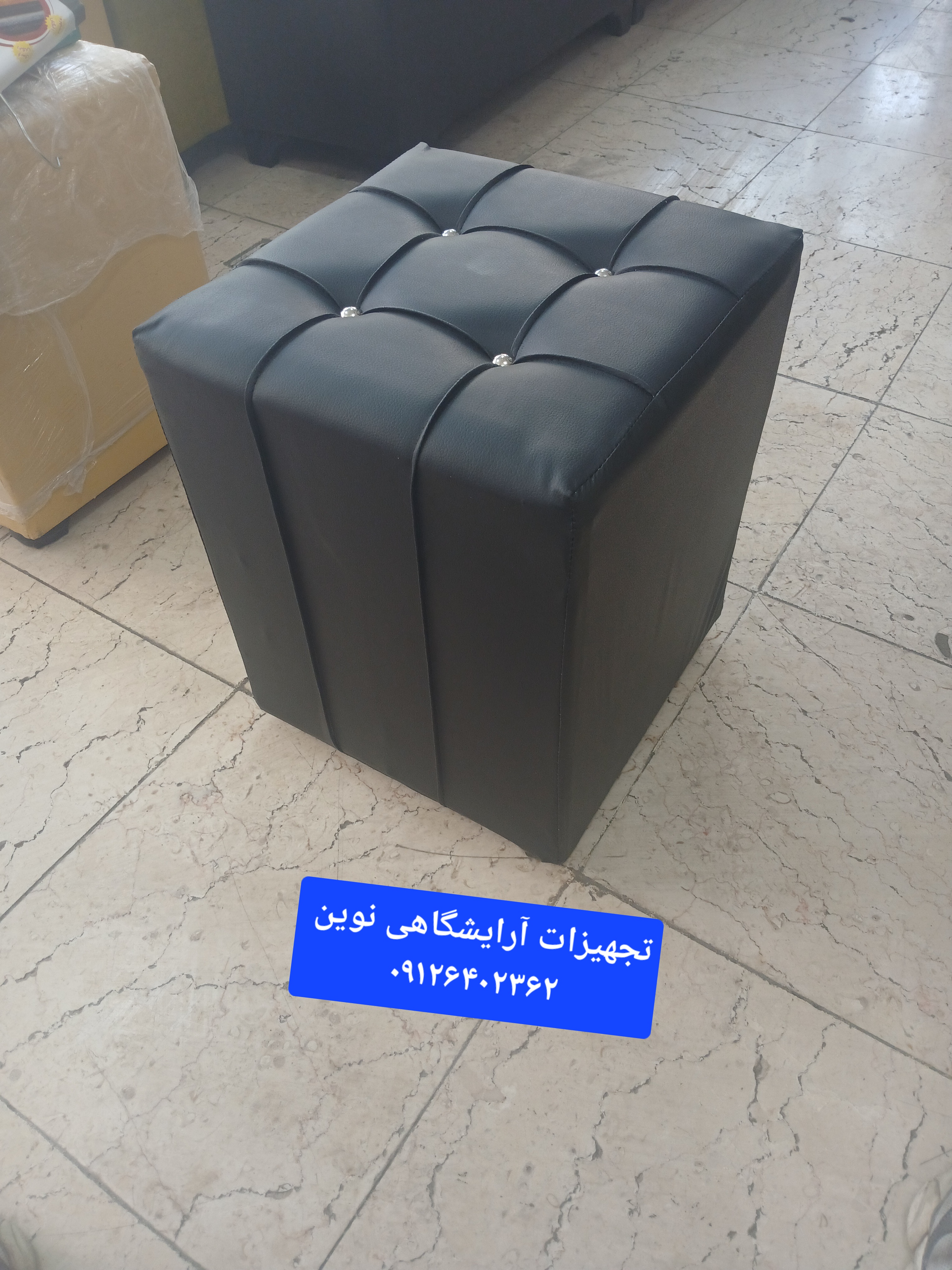 پاف تک نفره مربع در طرح و رنگ مختلف چرم وپارچه هزینه ارسال درب منزل توسط مشتری پرداخت میشود