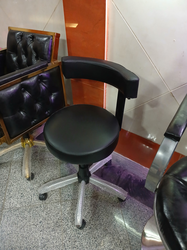 صندلی آرایشگاهی استادکار دررنگ بندی متنوع